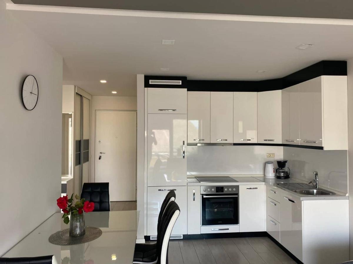 Modern Apartments With Garage Makarska Exterior foto